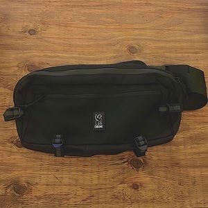 Chrome Kadet Nylon Iconic Messenger Bag Crossbody Sling 9 Liter Black